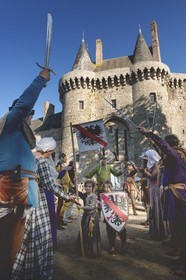 1357 - Du Guesclin porté en triomphe à Montmuran