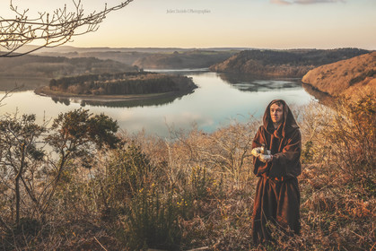 1100 - Cloche à main et fausse relique