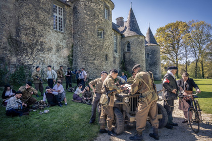 19440618-le-repli-au-chateau-de-callac.jpg