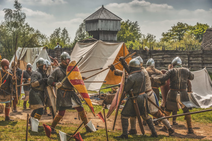 1064 - L'armée du duc Conan II assiège la cité de Dol, rebelle à son autorité