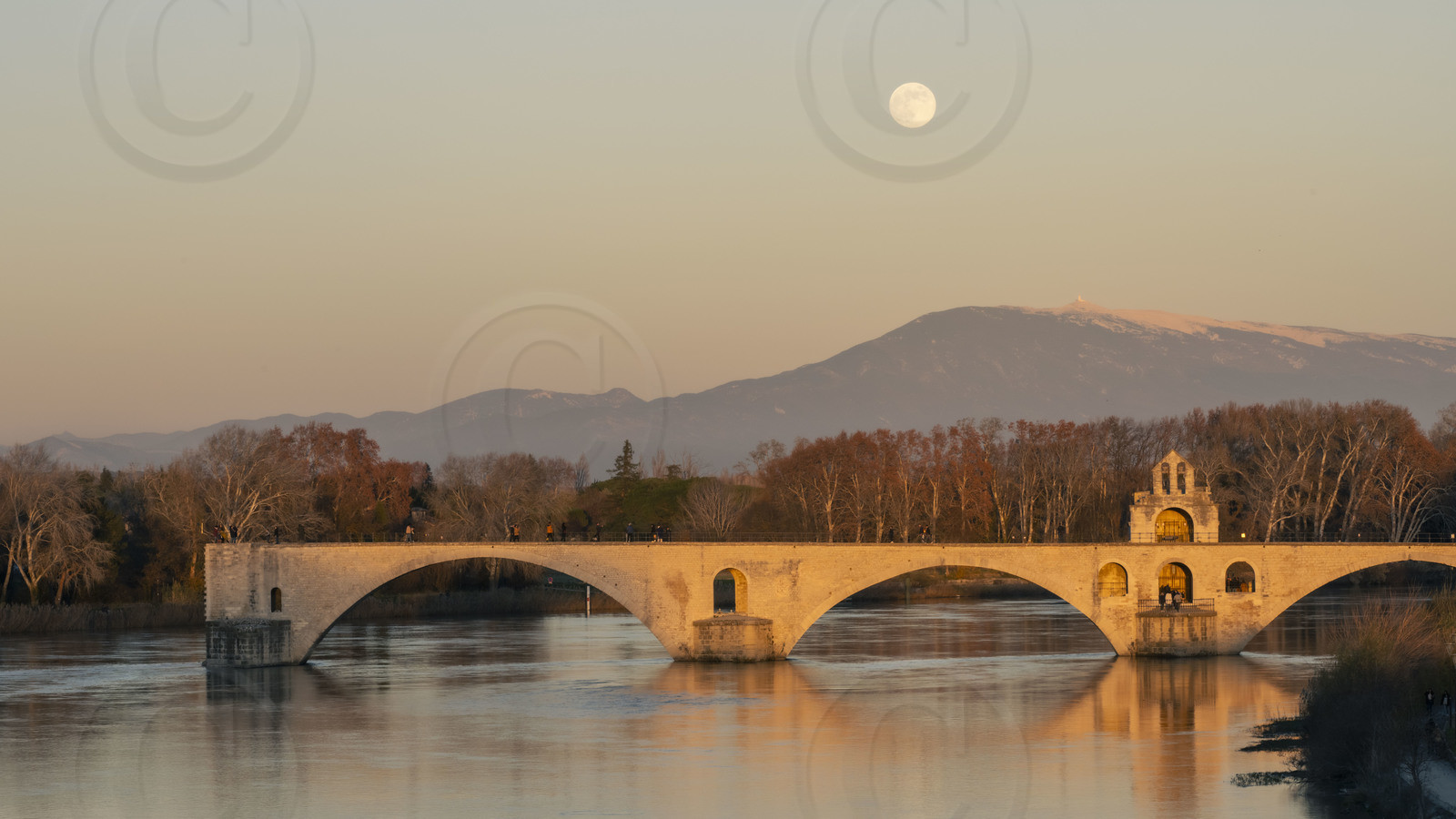 Pont d'Avignon et Mont Ventoux